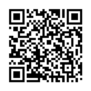 几名内使在天子御辇旁放下包裹锦缎的梯级二维码生成