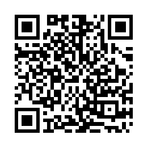 几名军中勇士举着盾牌护着医官过去二维码生成