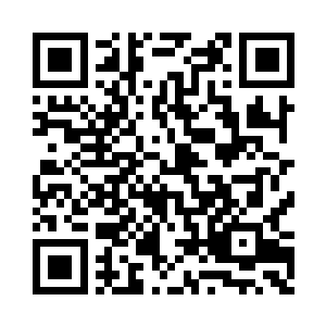 几名锐学组的成员也把桌椅搬到了主席台上二维码生成