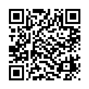 几条削瘦的小山鱼飞快地游到一边二维码生成