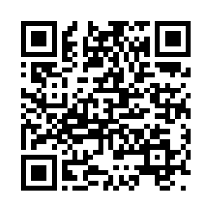 几百双镶嵌着钢板的大头皮靴踩在甲板上二维码生成