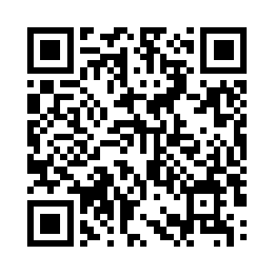 凤小熊疑惑的看了一眼萧韵儿手中的长剑二维码生成