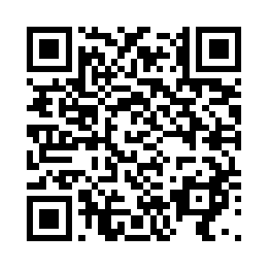 凤羽珩的手术一边进行一边给他讲解二维码生成