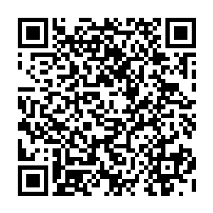 凯特琳是踩着点走进大梦电影宽敞的办公室的――她好奇地左顾右盼了一番二维码生成