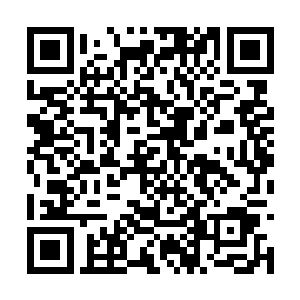 出现了一个大约可容纳一个人身体那么大小的空间二维码生成