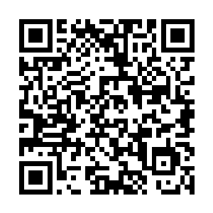 出现在书报亭中的上是荣光庆祝进球仰天长啸的照片二维码生成