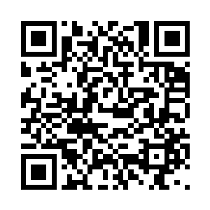 出现在他们前面的是一块宽敞的平地二维码生成