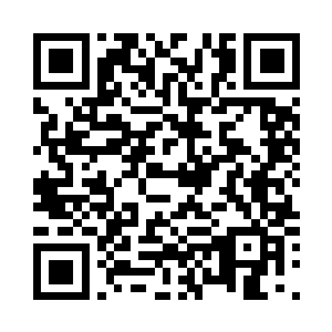 出现在镜头之内的是一个淡黄色建筑二维码生成