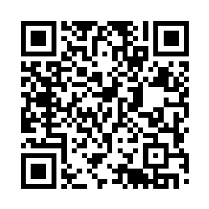 刀疤男和剩余的几名混混见莫凡来了二维码生成