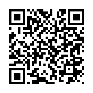 切萨雷端起咖啡杯浅浅地啜了一口二维码生成