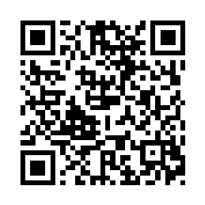 列车员不得不在每次停留的时候下车观察二维码生成