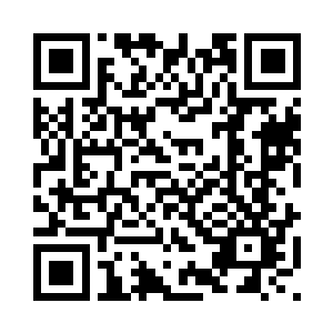 刘云熙略带一丝羞涩的望着赵菁燕二维码生成