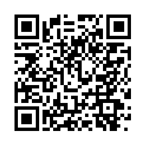 刘劲松眼睛一眨不眨地聚精会神地听着二维码生成