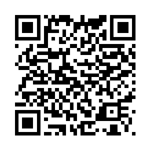 刘宇还是被环顾四周的贾雯看到了二维码生成