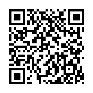 刘明亮和五行吾素等人在潮水般的掌声中下台二维码生成