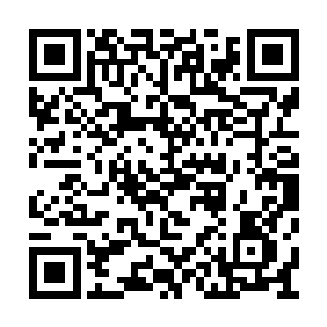 刘福荣突然扯下小爱华胸口看起来很普通的吊坠二维码生成