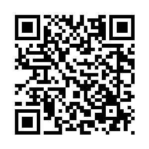 刘萱便开始伏案绘制男子衣衫花样二维码生成