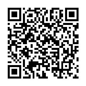 则从床下的暗格之中重新拿出一身青色的的全套衣饰换上二维码生成