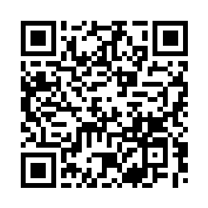 则是跟着一位中年妇女和一位小孩二维码生成