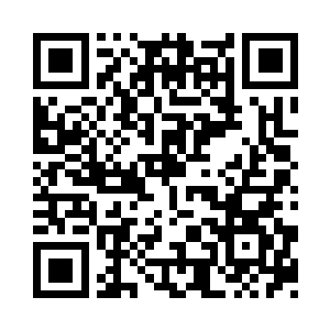 则是面带微笑的抚摸起徐依依的长发二维码生成