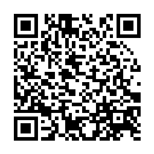 刚刚在众目睽睽之下丢了大脸的病人快步走了回来二维码生成