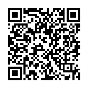 刚才又出言呵斥萧言的内使忙不迭的走到下首躬身听他号令二维码生成