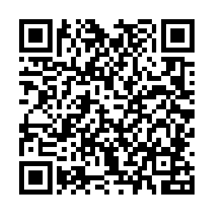 刚才在最关键的时候夏天左手揽住了林冰冰的腰部二维码生成