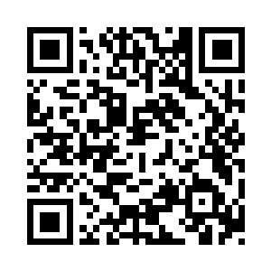 刚才看到雅文和小秋那样挽着手走在一起二维码生成