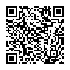 刚才许紫烟射过来的仙剑就是一柄上品初期巅峰的先天仙剑二维码生成