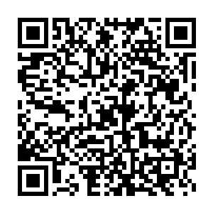 刚才还在床上与薛玉秀大战的游护法正和薛玉秀站在两个房间的外面二维码生成