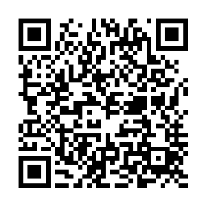 刚才闻着味道频频回头的男人们都选择了先吃饭再商量事情二维码生成
