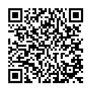 刚抱了一箱弹药过来一名女兵被这阵势吓得手里的弹药箱都掉了二维码生成