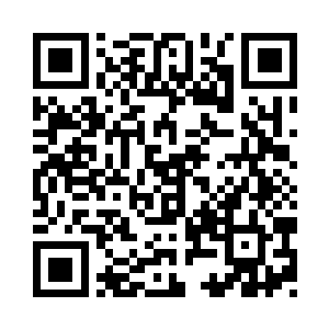 刚给凌云从银行提出来的五捆百元大钞二维码生成