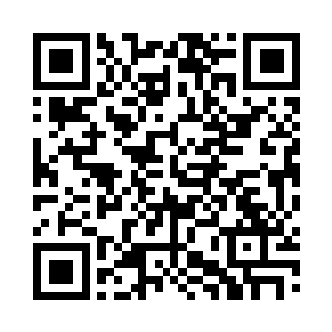 初步造型是从墨镜的两侧向外伸出一对尖角二维码生成