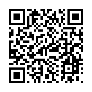 利用路边的台阶棱角刮下鞋底的泥土二维码生成