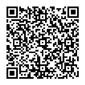 别的人只能在院子外面眼巴巴地看着――有着英俊的外表和在人群中卓越不凡地气质二维码生成