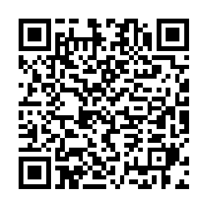 别看刚才江少游就是点开手机上的音乐盒播放了一首歌二维码生成