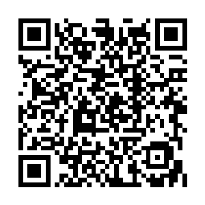 前方古色古香的山门牌坊下已经站了一群人迎接二维码生成