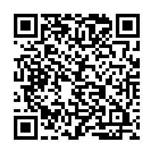 前方笔直的通道不知何时竟出现了一个深渊般的黑洞二维码生成