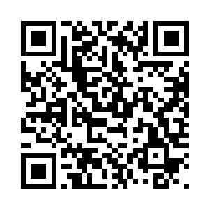前面是一排最多只有两层的黄色建筑二维码生成