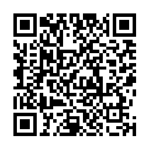 剑尘的目光落在依然被锦田的尸体紧握在手中的王者之兵二维码生成