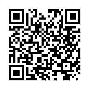 剑尘轻轻的搂着幽月那盈盈一握的二维码生成