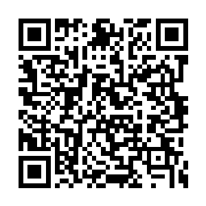 办公室的蔡老师一边收拾桌子一边和方炎打招呼二维码生成