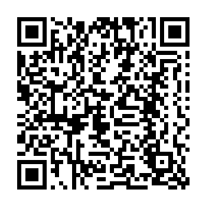 加上杜德卡带领的金雕一共接近二十条汉子把外面客厅挤得满满当当二维码生成