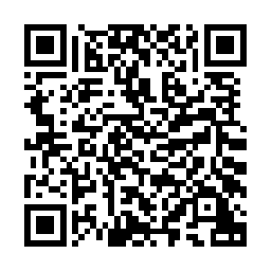 勾搭女学生这沉重的包袱让他在家人亲友面前几乎抬不起头来二维码生成