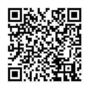 匕首在穆尼尔手臂上方不到1公分的地方停了下来二维码生成