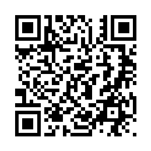 北辰睿率性潇洒地仰卧在一旁的树杆之上二维码生成