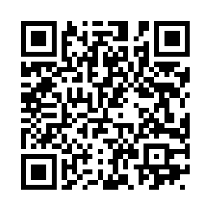 医生用特殊的药水清洗过奥利维亚的眼睛后二维码生成