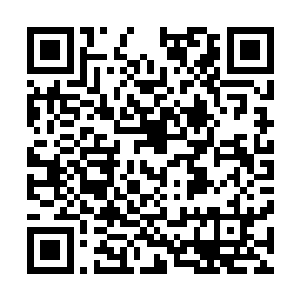 十几名正在拆脚手架的工人被顷刻间埋在钢制的脚手架之中二维码生成