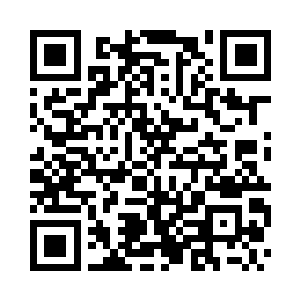 十分粗暴的将这衣衫褴褛的美女一把搂住二维码生成